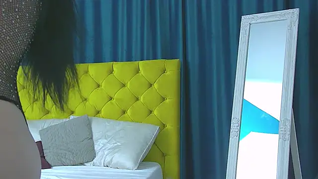 Snapshot of RubyHills chatting on 12.05.25 RubyHills online show from 12.05.25