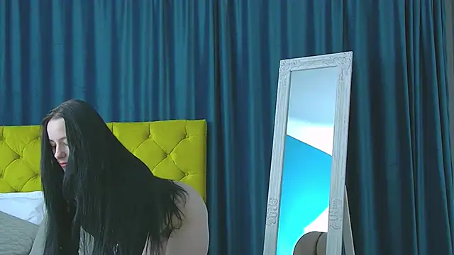 Snapshot of RubyHills chatting on 12.20.25 RubyHills online show from 12.20.25