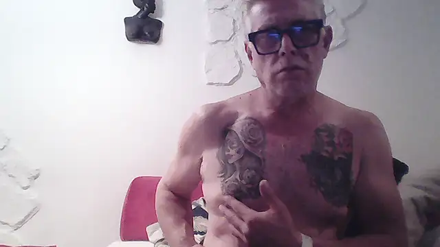 Snapshot of Andyrsdick chatting on 10.07.25 Andyrsdick online show from 10.07.25
