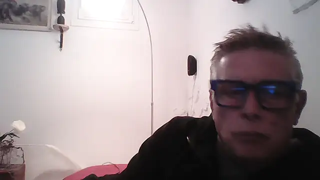 Snapshot of Andyrsdick chatting on 10.08.25 Andyrsdick online show from 10.08.25
