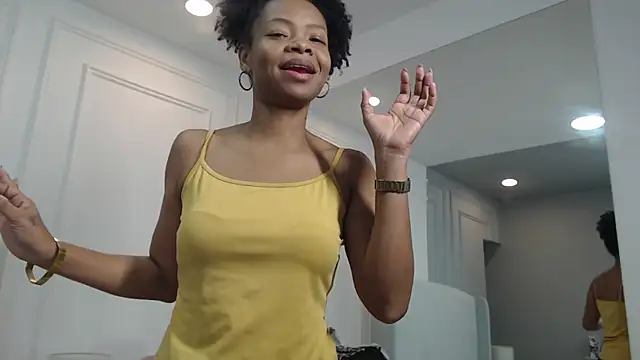 Snapshot of ChantalGarner chatting on 10.09.25 ChantalGarner online show from 10.09.25