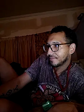 Snapshot of ThrowedWorldWide chatting on 11.19.25 ThrowedWorldWide online show from 11.19.25