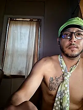 Snapshot of ThrowedWorldWide chatting on 11.22.25 ThrowedWorldWide online show from 11.22.25