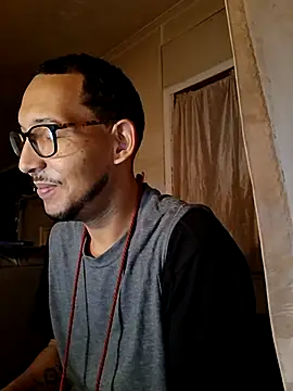 Snapshot of ThrowedWorldWide chatting on 11.24.25 ThrowedWorldWide online show from 11.24.25