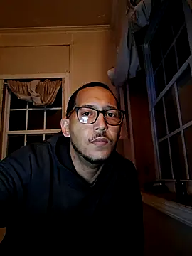 Snapshot of ThrowedWorldWide chatting on 11.24.25 ThrowedWorldWide online show from 11.24.25