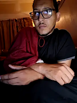 Snapshot of ThrowedWorldWide chatting on 11.28.25 ThrowedWorldWide online show from 11.28.25