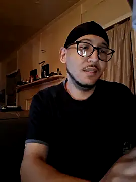 Snapshot of ThrowedWorldWide chatting on 12.01.25 ThrowedWorldWide online show from 12.01.25