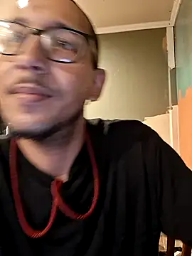 Snapshot of ThrowedWorldWide chatting on 12.02.25 ThrowedWorldWide online show from 12.02.25