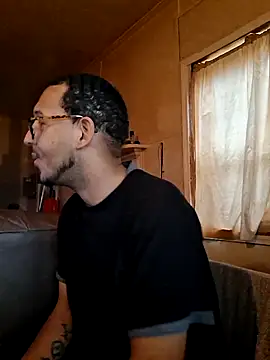 Snapshot of ThrowedWorldWide chatting on 12.02.25 ThrowedWorldWide online show from 12.02.25