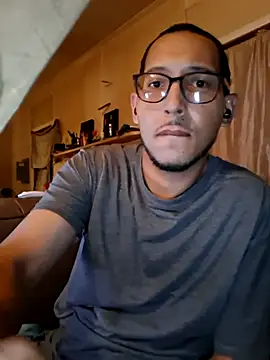 Snapshot of ThrowedWorldWide chatting on 12.03.25 ThrowedWorldWide online show from 12.03.25