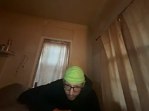 Snapshot of ThrowedWorldWide chatting on 12.16.25 ThrowedWorldWide online show from 12.16.25