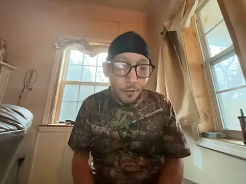 Snapshot of ThrowedWorldWide chatting on 12.17.25 ThrowedWorldWide online show from 12.17.25