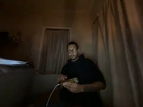 Snapshot of ThrowedWorldWide chatting on 12.19.25 ThrowedWorldWide online show from 12.19.25