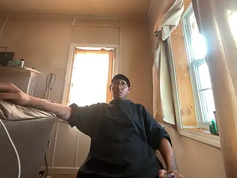 Snapshot of ThrowedWorldWide chatting on 12.19.25 ThrowedWorldWide online show from 12.19.25