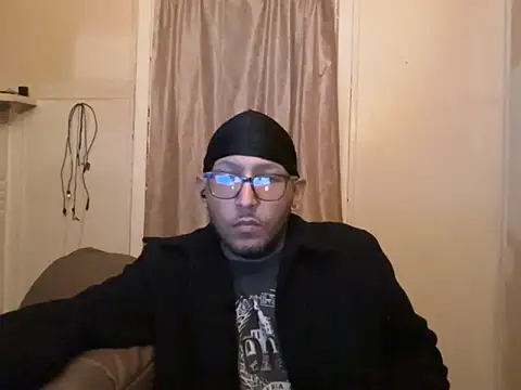 Snapshot of ThrowedWorldWide chatting on 12.23.25 ThrowedWorldWide online show from 12.23.25