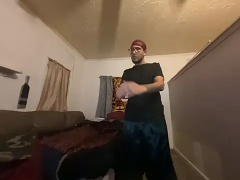 Snapshot of ThrowedWorldWide chatting on 02.14.26 ThrowedWorldWide online show from 02.14.26