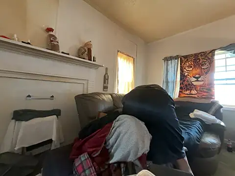 Snapshot of ThrowedWorldWide chatting on 02.19.26 ThrowedWorldWide online show from 02.19.26