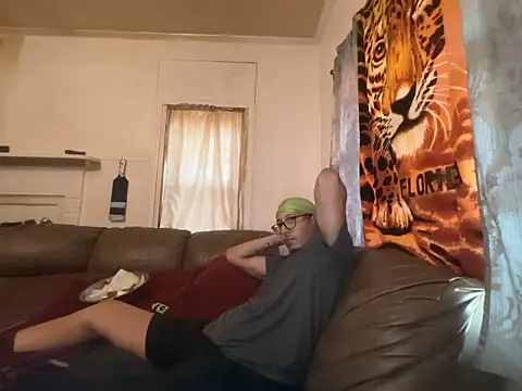 Snapshot of ThrowedWorldWide chatting on 03.02.26 ThrowedWorldWide online show from 03.02.26