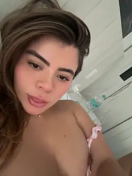 JuliaBelle online show from 10.04.25