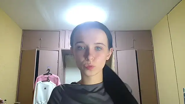 Emilia Light online show from 10.04.25