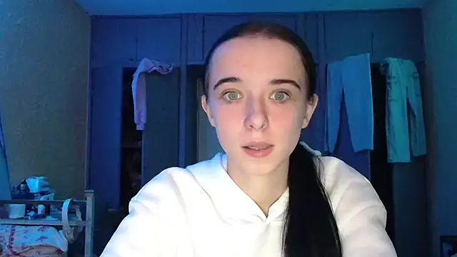 Emilia Light online show from 10.19.25