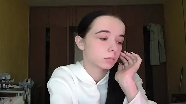 Emilia Light online show from 10.20.25