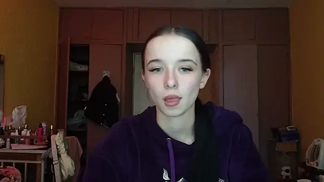 Emilia Light online show from 04.21.26