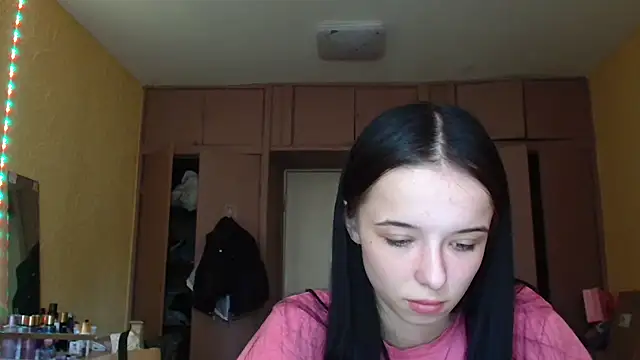 Emilia Light online show from 06.04.26