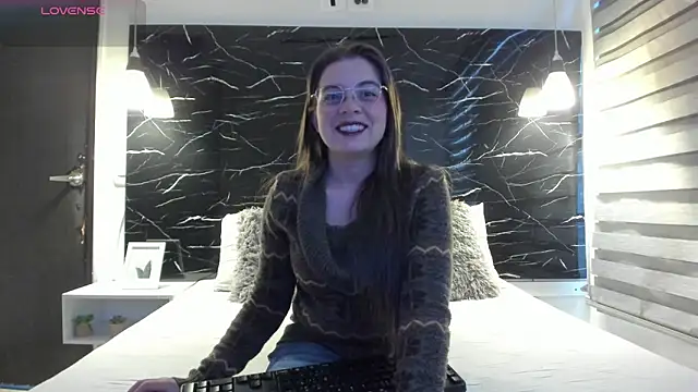 ZOE LE online show from 03.06.26