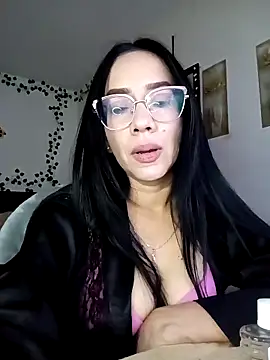 YaraDuartee online show from 10.21.25