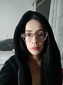 YaraDuartee online show from 07.10.26
