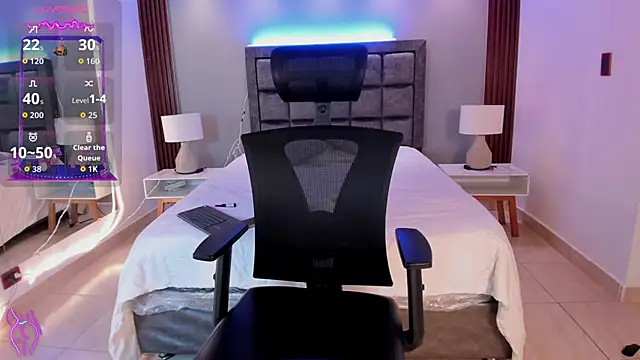 Caroline Millerr online show from 11.14.25