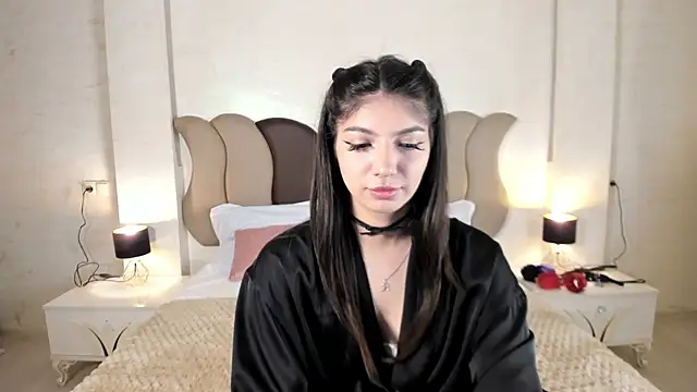 Snapshot of Helly_Moon chatting on 10.01.25 Helly Moon online show from 10.01.25