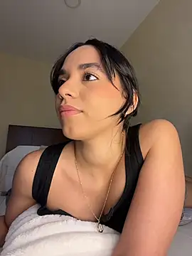 Capricho 01 online show from 10.29.25