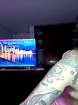 Snapshot of pinklajokr chatting on 11.08.25 pinklajokr online show from 11.08.25