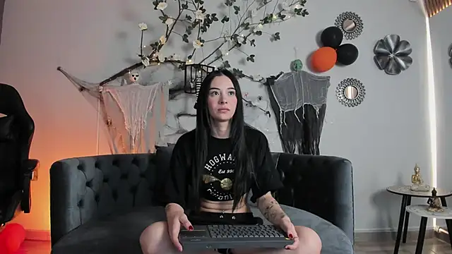 sashathompson2590 online show from 10.13.25