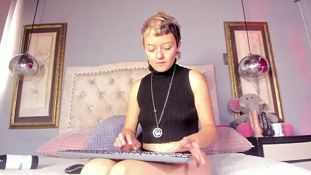 Snapshot of Baby_Punk1 chatting on 10.13.25 Baby Punk1 online show from 10.13.25