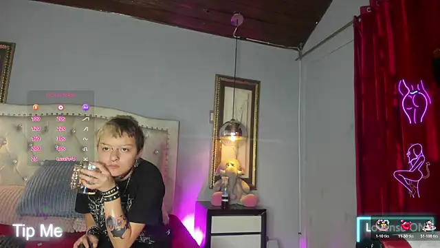 Snapshot of Baby_Punk1 chatting on 10.24.25 Baby Punk1 online show from 10.24.25