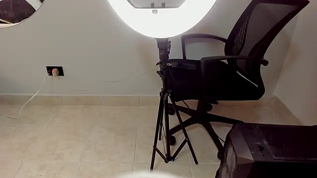 Angelina Roa online show from 10.14.25