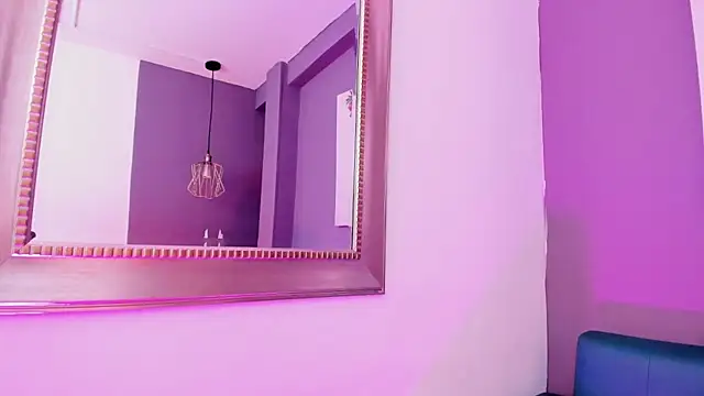 Snapshot of Alessiia__ chatting on 11.28.25 Alessiia online show from 11.28.25