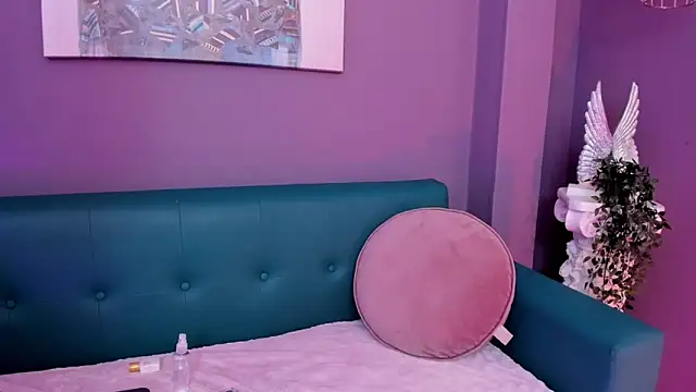 Snapshot of Alessiia__ chatting on 12.14.25 Alessiia online show from 12.14.25