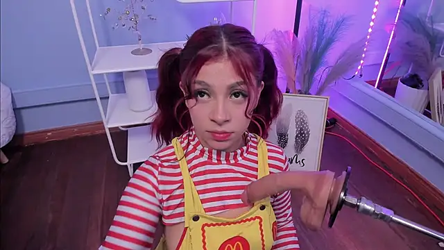 Snapshot of KathiaSaenz_ chatting on 11.29.25 KathiaSaenz online show from 11.29.25