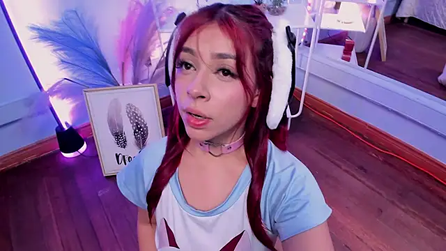 Snapshot of KathiaSaenz_ chatting on 12.04.25 KathiaSaenz online show from 12.04.25