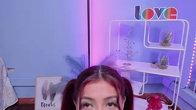 Snapshot of KathiaSaenz_ chatting on 12.05.25 KathiaSaenz online show from 12.05.25