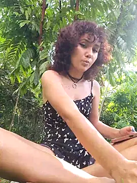 Snapshot of _TOMOE chatting on 12.13.25 TOMOE online show from 12.13.25