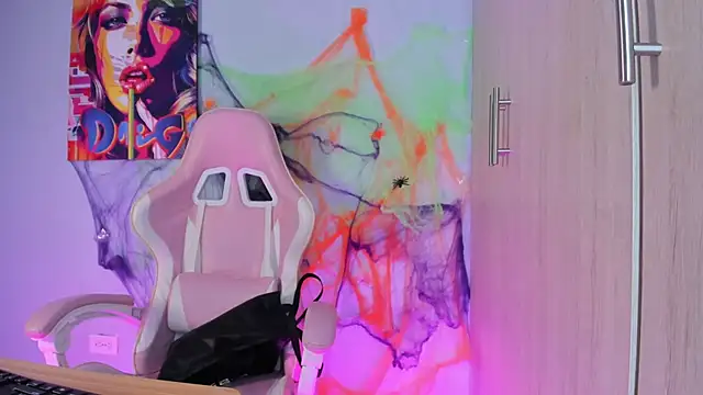 Athenea  fox online show from 10.28.25