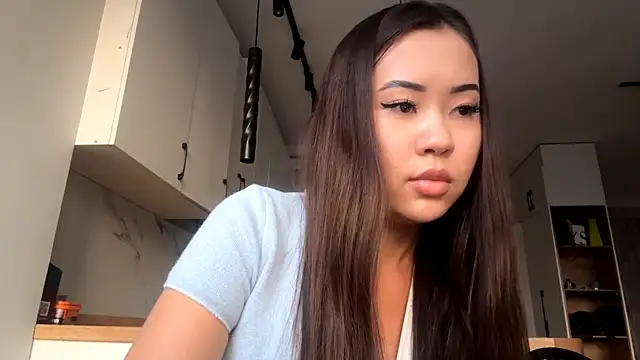 Ur neighbor Kira online show from 10.25.25