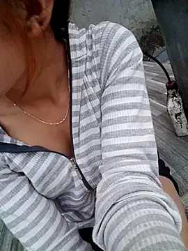 Snapshot of nhinhi-sexy chatting on 10.23.25 nhinhi-sexy online show from 10.23.25