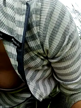 Snapshot of nhinhi-sexy chatting on 11.04.25 nhinhi-sexy online show from 11.04.25