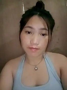 min-xinh online show from 10.31.25